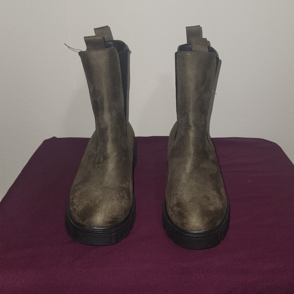 Ladies Sage Green Faux Suede Chelsea Boots Size 8